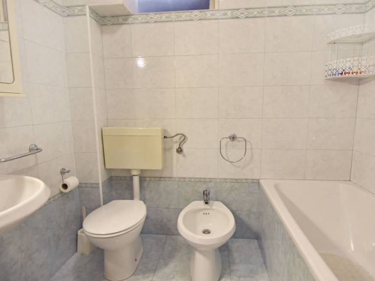 Fully equipped holiday apartment with patio & garden | Pets allowed — photo 2