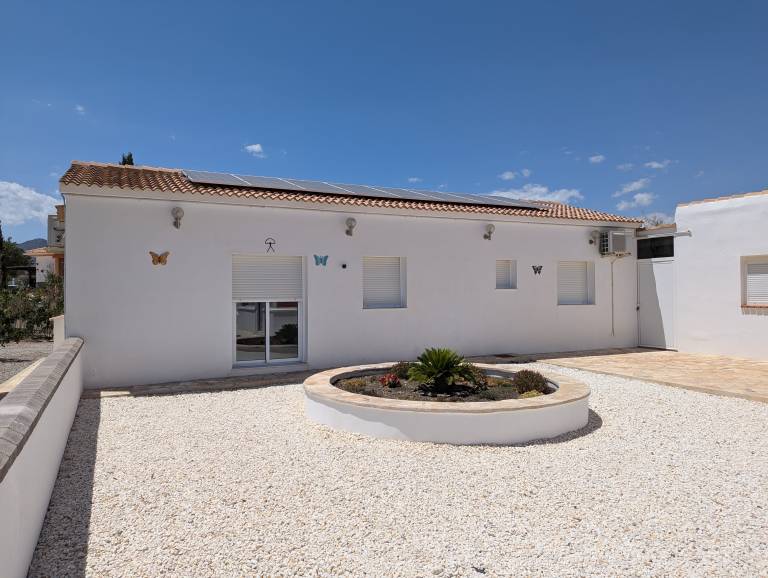Villa with BBQ, terrace & private pool | Nature view — photo 5
