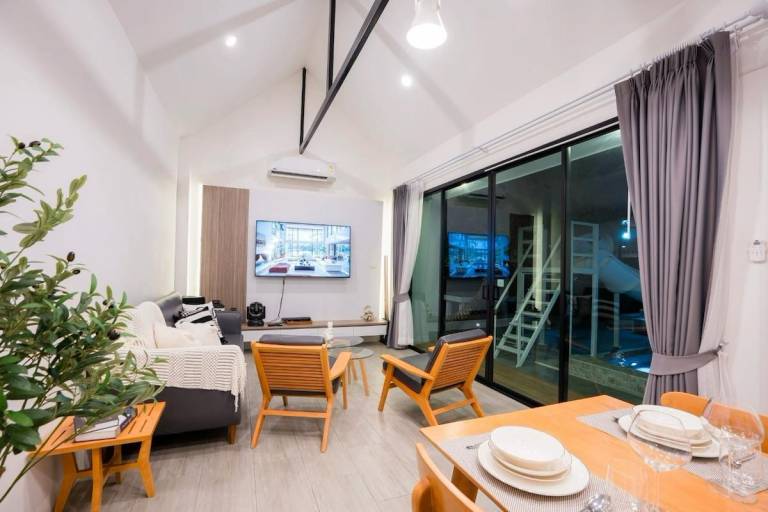 Villa with 5 rooms for 16 persons — photo 3