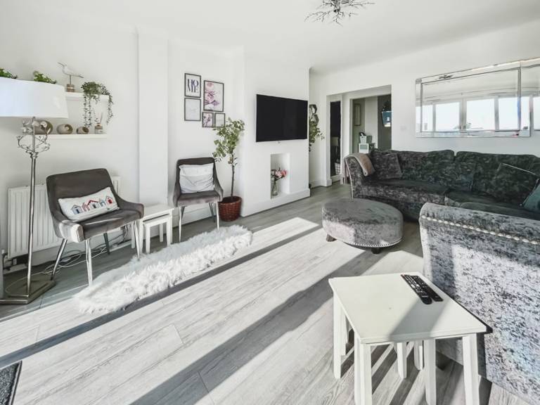 Family-oriented cottage with grill, garden & hot tub | Water view | Close to the beach | Pet-friendly — photo 4