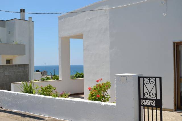 Villa with terrace & yard | Pets allowed — photo 4