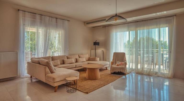 Villa with jacuzzi, private pool & patio | Suitable for remote work — photo 2