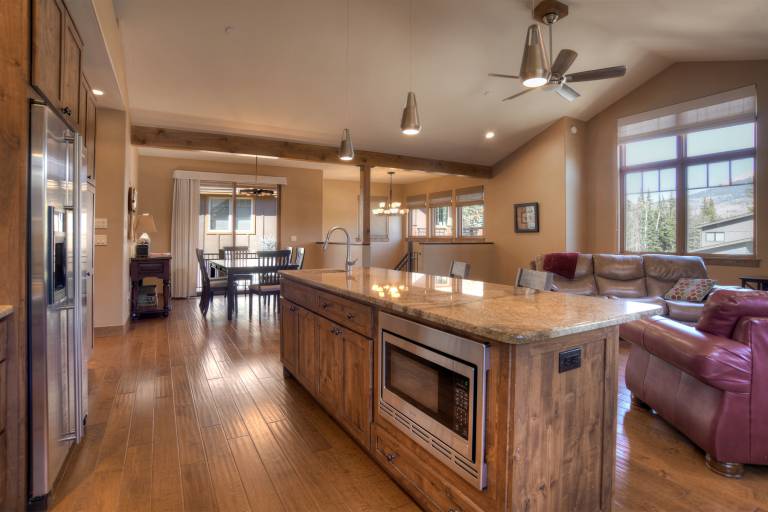 Pet Friendly Home Across from Purgatory - Views - Hot Tub - On Demand Shuttle — photo 2