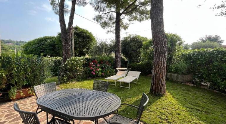Holiday apartment with terrace & garden in Affi