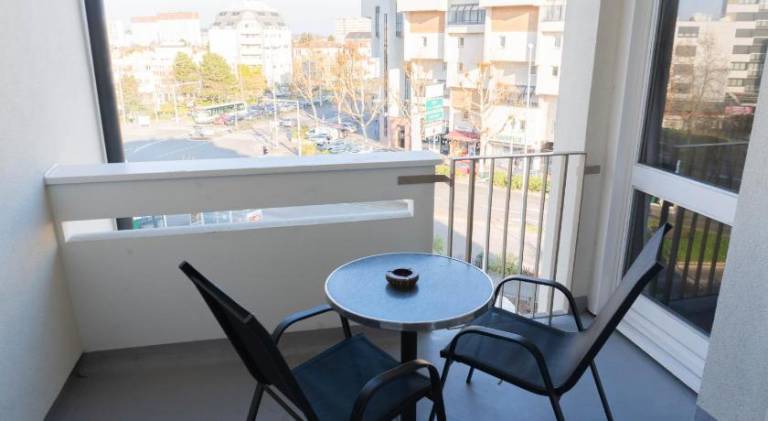 Holiday apartment with patio — photo 3