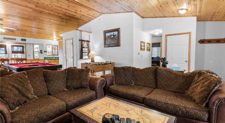 House with grill & terrace in Big Bear Lake, CA