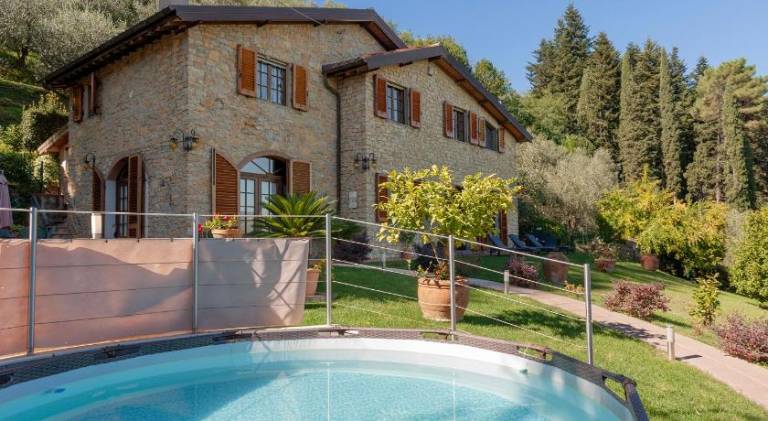 Villa with grill, pool & yard — photo 2