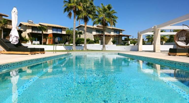 Villa with private pool, garden & terrace | Perfect for remote work in Katerini