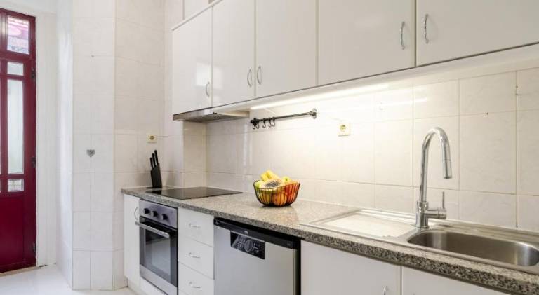 Modern & Cozy Flat with Workspace by HostWise — photo 3