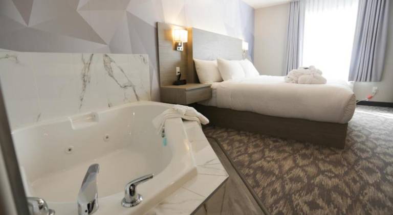 Days Inn by Wyndham Calgary North Balzac — photo 2