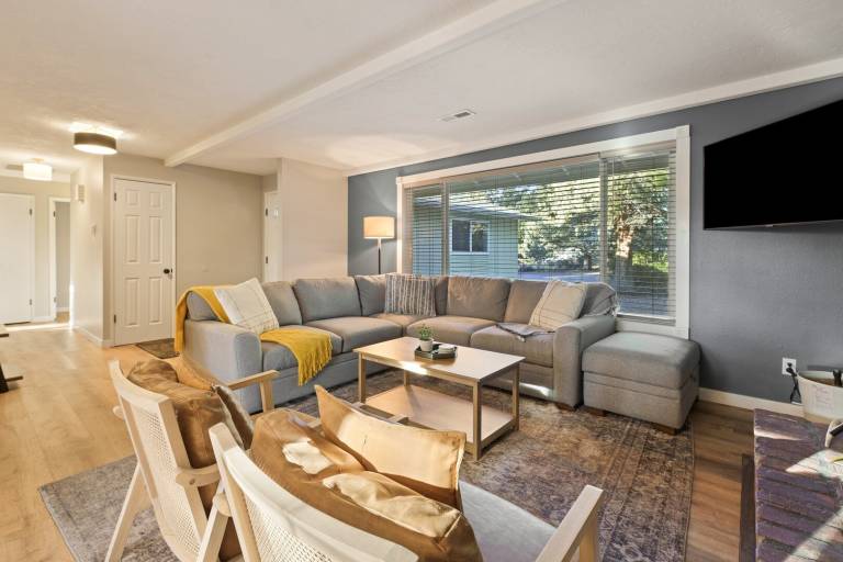 Family-friendly ample house with patio & private pool | Dogs allowed — photo 3