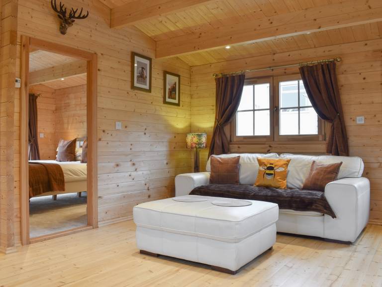 Cottage with garden — photo 4