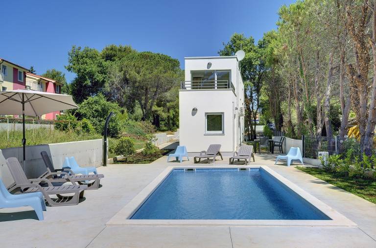 Beautiful villa with private pool 300 meters from beach — photo 2