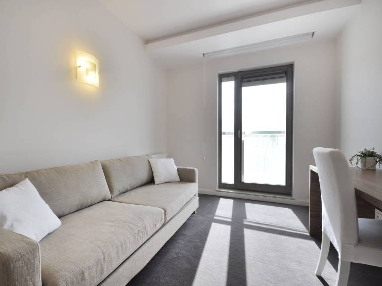 Fully equipped rental apartment with pool, sauna & jacuzzi | Next to Golden Gate | Pets allowed — photo 5