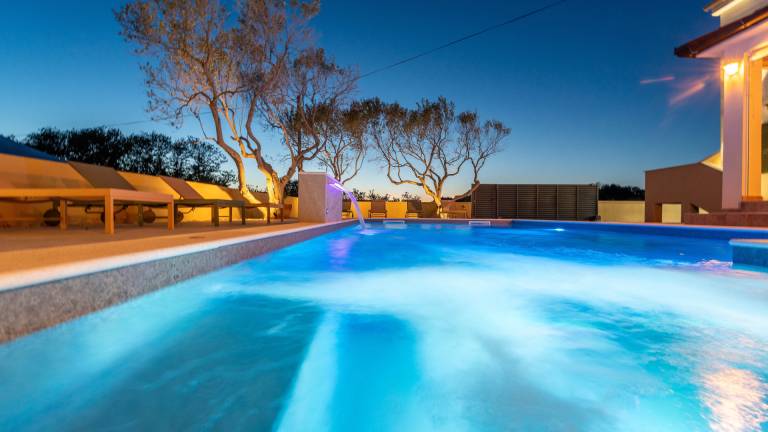 Charming villa with hot tub, pool & sauna | Pets are welcome — photo 2