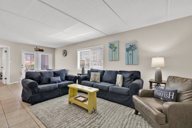 Condo with pool — photo 3