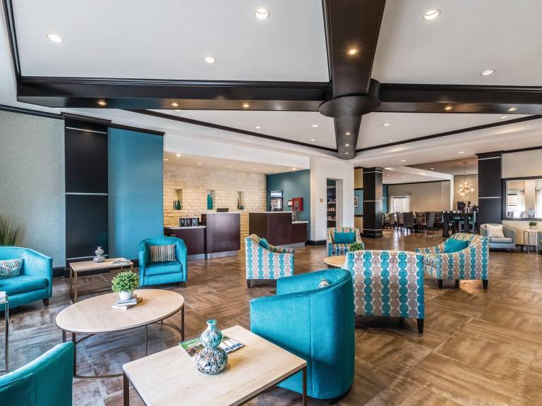 La Quinta Inn & Suites by Wyndham Dallas Grand Prairie South — photo 2
