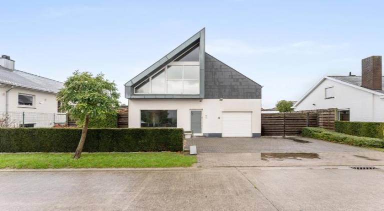 Fully equipped wonderful vacation home with terrace & yard | Good for workation | Pet-friendly in Blankenberge