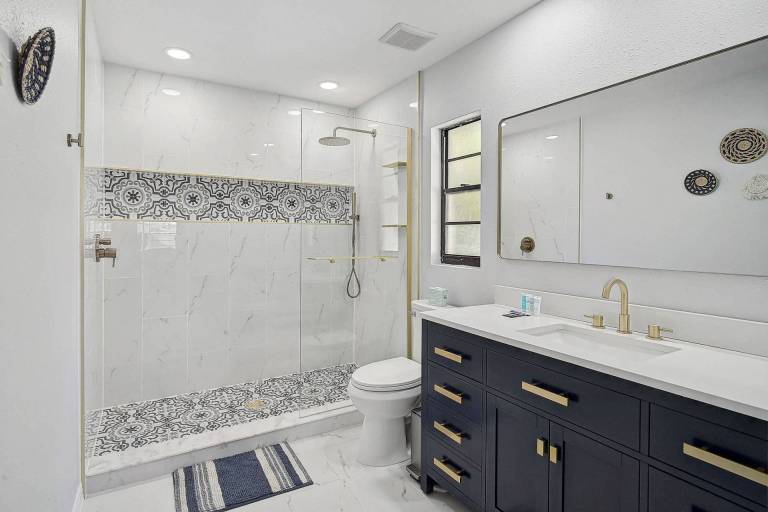 Vacation home with private pool & barbecue | City view — photo 4