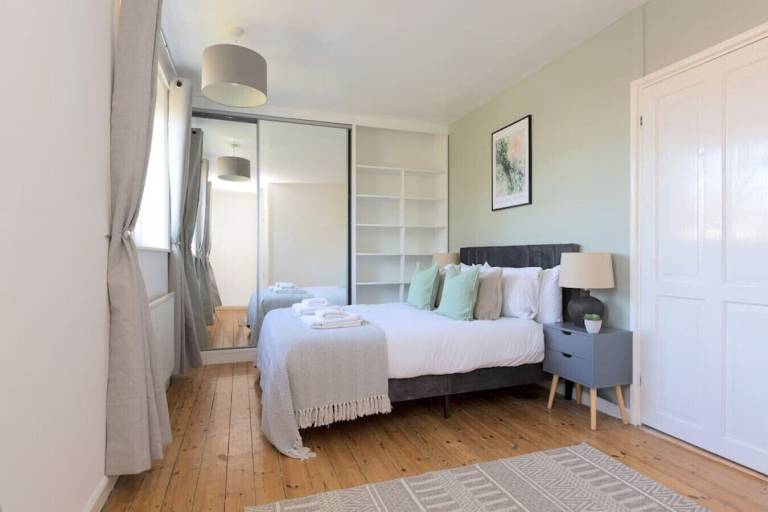 Apartment Sutton
