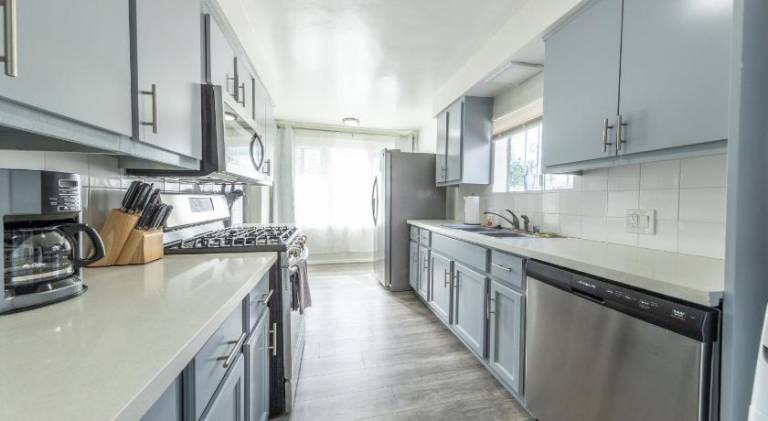 8 Beds Home with 4 Car Parking Space - Near DTLB — photo 4