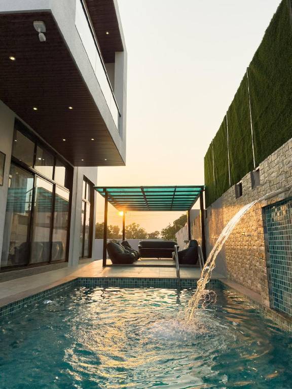 Lovely villa with private pool, yard & patio | Pets are welcome — photo 3
