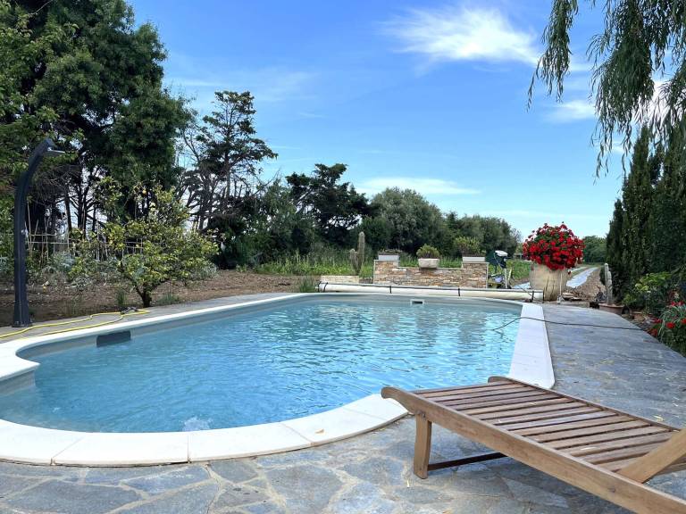 Wohnung in Villa mit Pool nahe Bastia
