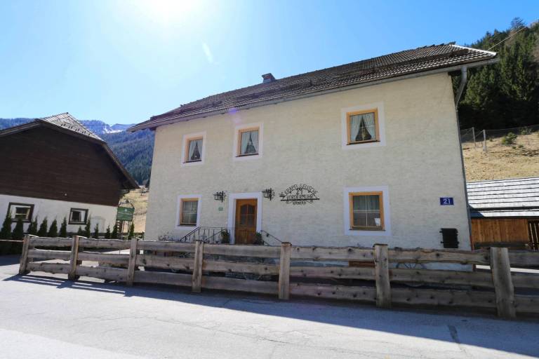 Fully equipped vacation home with patio, sauna & garden | Mountain view | Pets allowed in Tamsweg