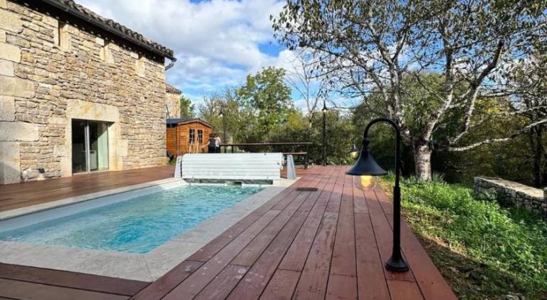 Villa with pool — photo 4