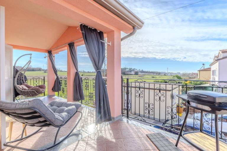 Child-friendly nice holiday apartment with garden & BBQ | Pets are welcome in Porec