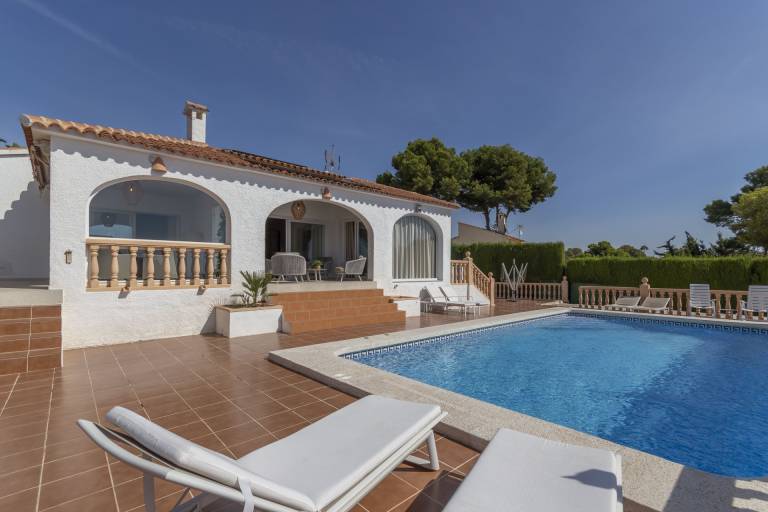 Family-friendly big villa with private pool, patio & yard | Sea view | Pet-friendly — photo 4
