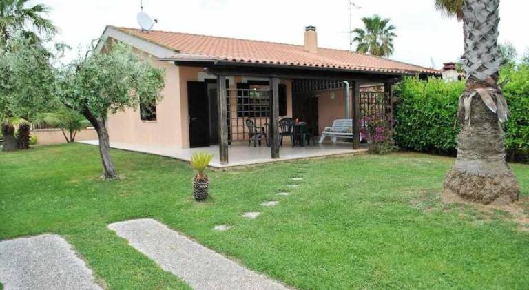 House | Beach nearby | Pets are welcome in Latina