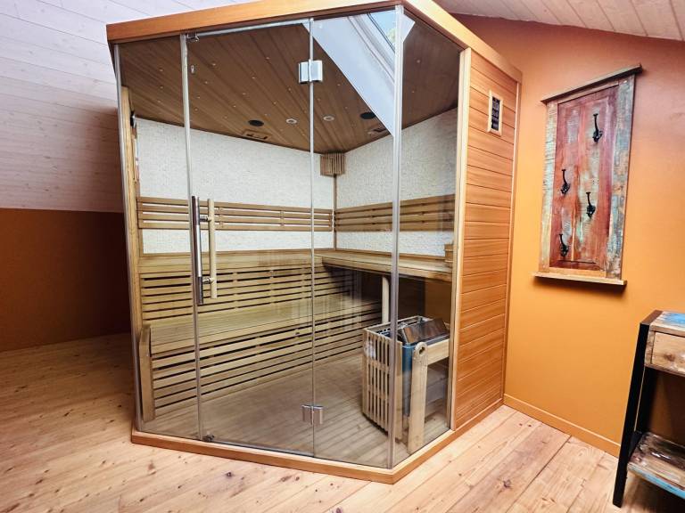 House with private pool, sauna & patio — photo 2
