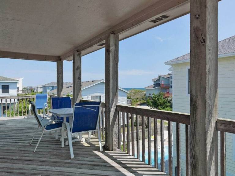 Vacation home with private pool, hot tub & barbeque | Beach view — photo 4
