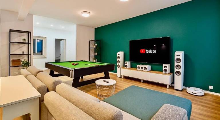 ADM Elegant Gem - FREE Garage Parking, Pool table in Bratislava