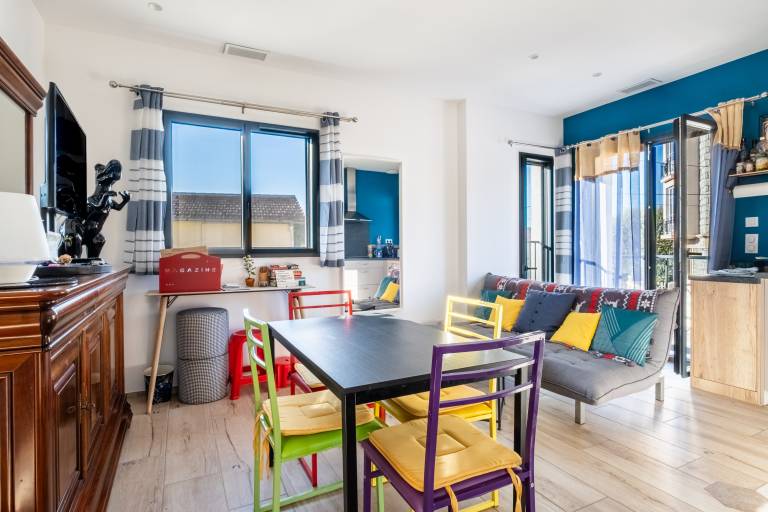 T3 Cros De Cagnes Beachfront Apartment with Private Terrace, Wi-Fi & Air Conditioning — photo 4