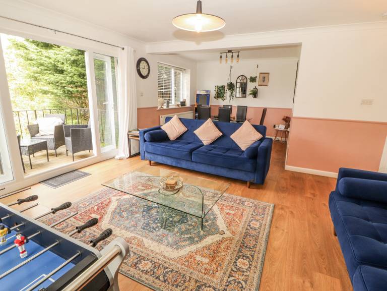 Cottage with BBQ & yard — photo 4