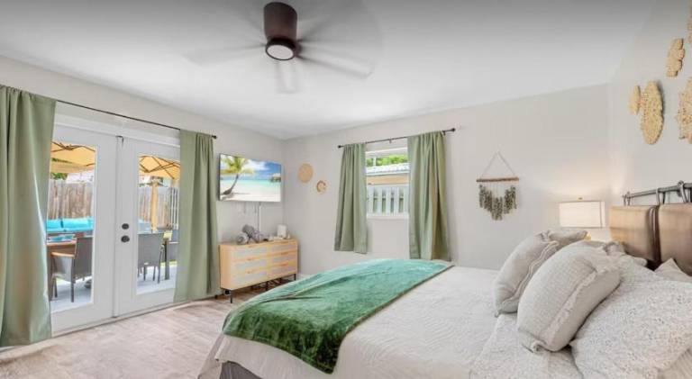 Vacation home with private pool, hot tub & grill | Pet-friendly — photo 2