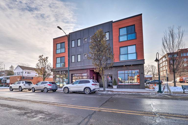 Downtown Traverse City Condo: 32 Mi to Ski Slopes! — photo 3
