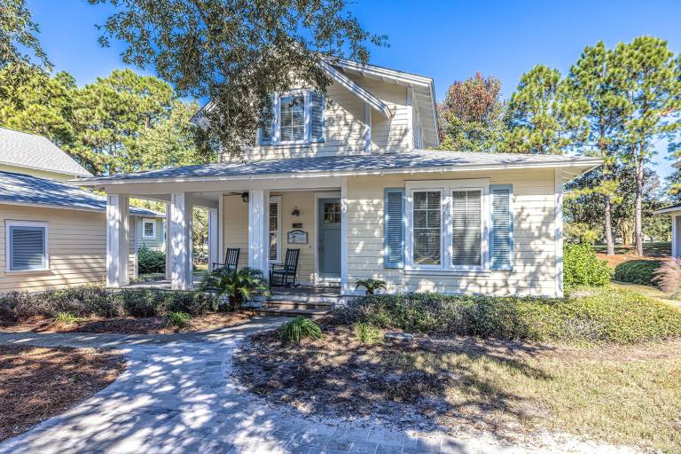 Family-oriented lovely house with private pool & patio | Pets allowed — photo 5