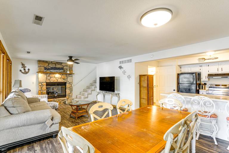 Lake of the Ozarks Home w/ Boat Dock & Kayaks — photo 5