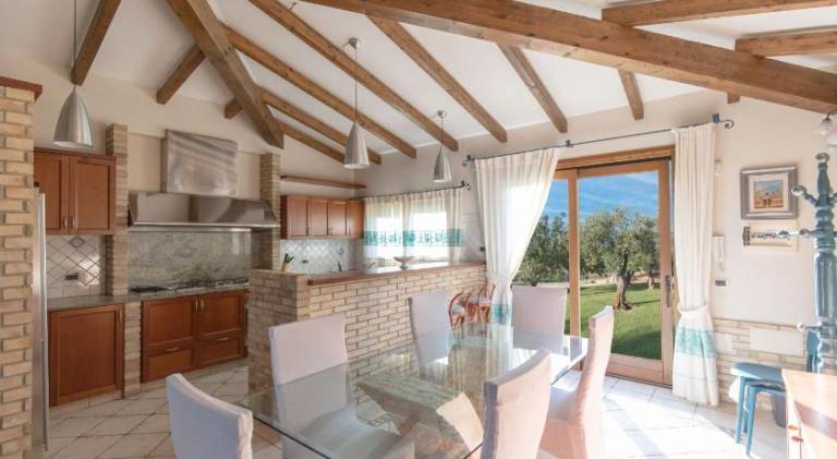 Big villa with pool | Pets are welcome — photo 3