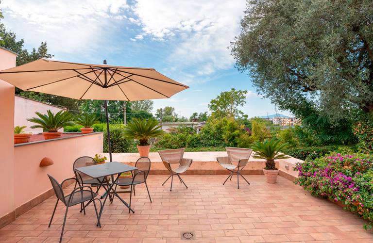 Villa with terrace, garden & private pool | Garden view | Good for workation — photo 4