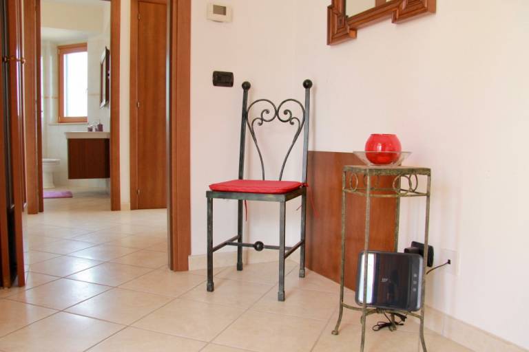 Holiday apartment with private pool & yard — photo 5