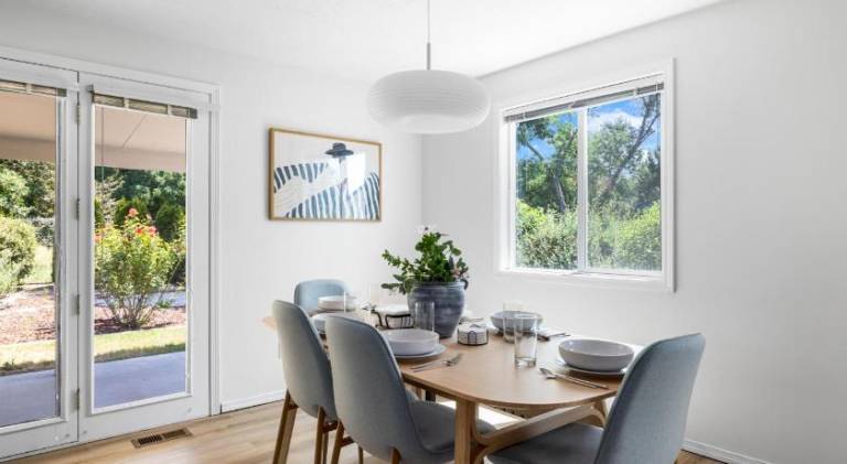 Stylish Renovation, Perfect for Families & Pets, Garage Parking, Sleeps 10 — photo 5