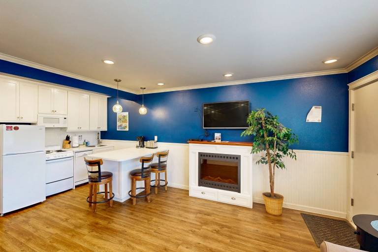Condo  Lincoln City