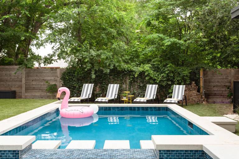 Upstay Pristine Pool Palace 7min to Rainey St