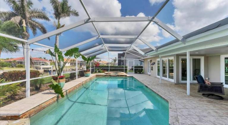 House with jacuzzi & pool — photo 3