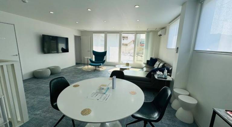 Villa with terrace — photo 2