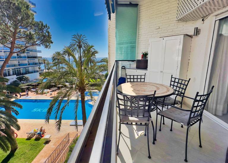 Skol 322 2 bed 2 bath Beach Front Apartment Marbella